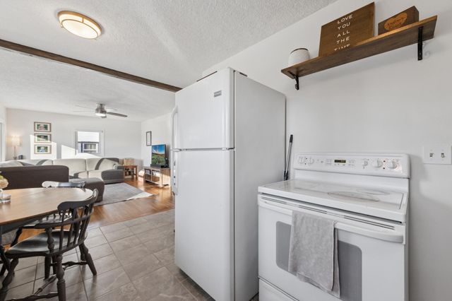 937 4th Avenue E, Shakopee, MN 55379