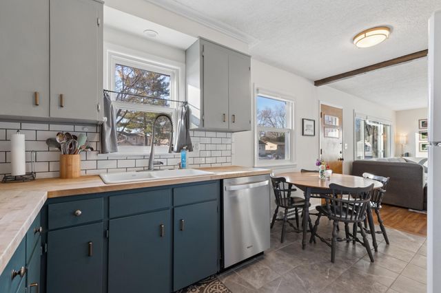 937 4th Avenue E, Shakopee, MN 55379