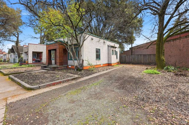 220 Carrillo St, Santa Rosa, CA 95401
