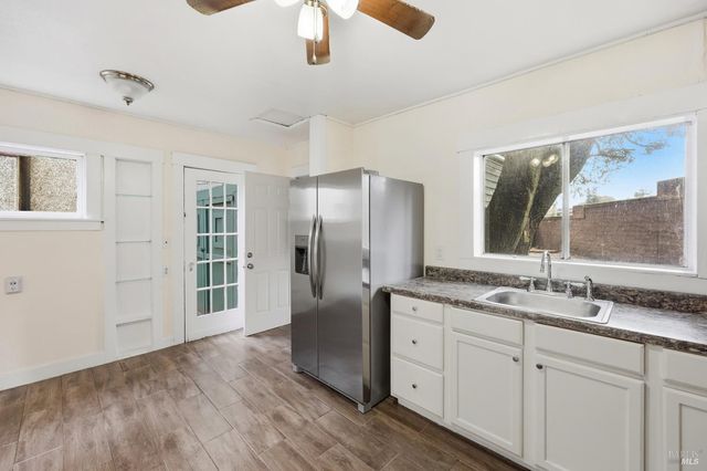 220 Carrillo St, Santa Rosa, CA 95401