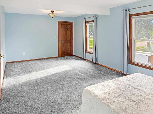 1564 PLUMMER STREET, Oshkosh, WI 54902