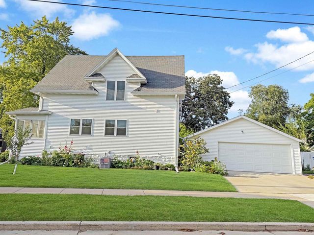 1564 PLUMMER STREET, Oshkosh, WI 54902