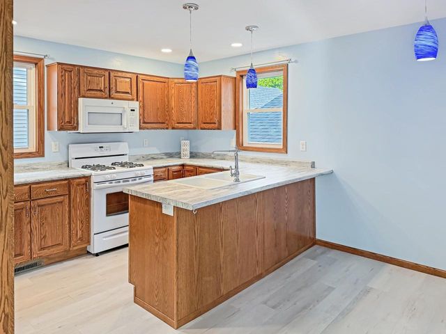 1564 PLUMMER STREET, Oshkosh, WI 54902