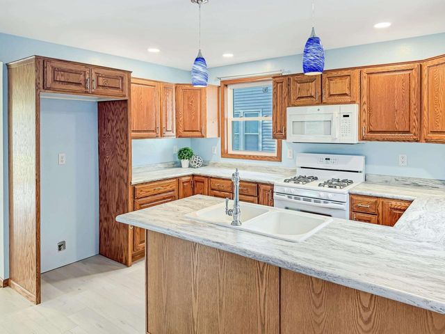1564 PLUMMER STREET, Oshkosh, WI 54902
