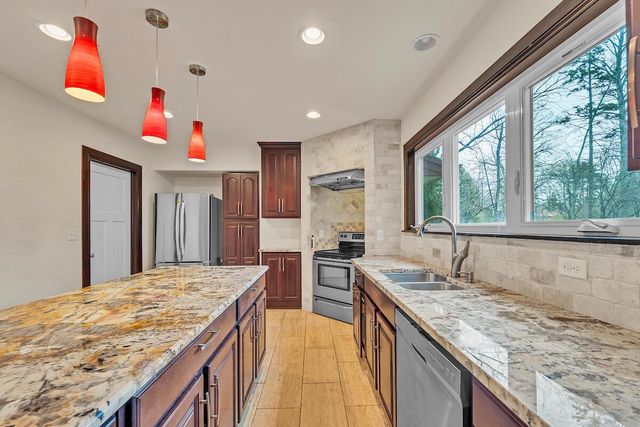 8408 N Lake DRIVE, Fox Point, WI 53217