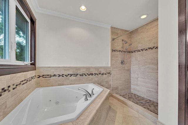 8408 N Lake DRIVE, Fox Point, WI 53217