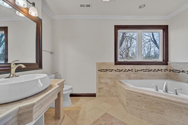 8408 N Lake DRIVE, Fox Point, WI 53217