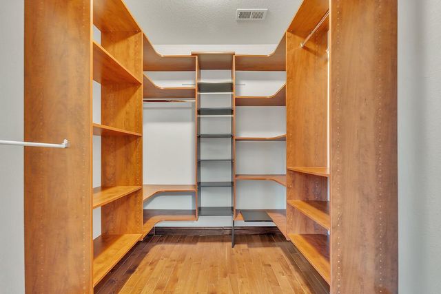 8408 N Lake DRIVE, Fox Point, WI 53217