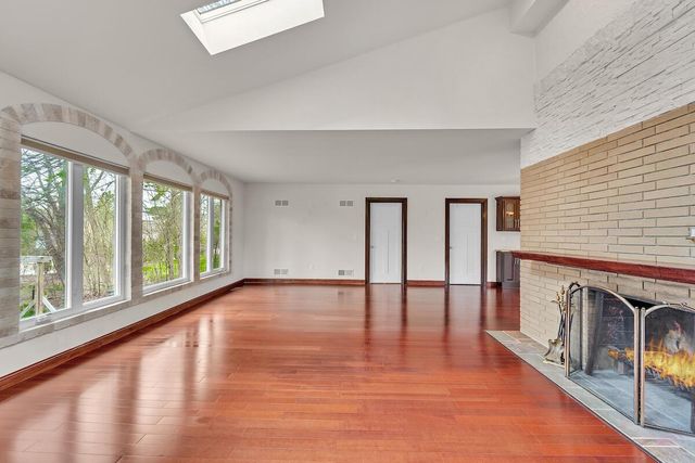 8408 N Lake DRIVE, Fox Point, WI 53217