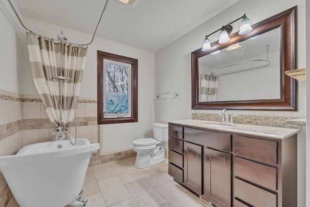 8408 N Lake DRIVE, Fox Point, WI 53217