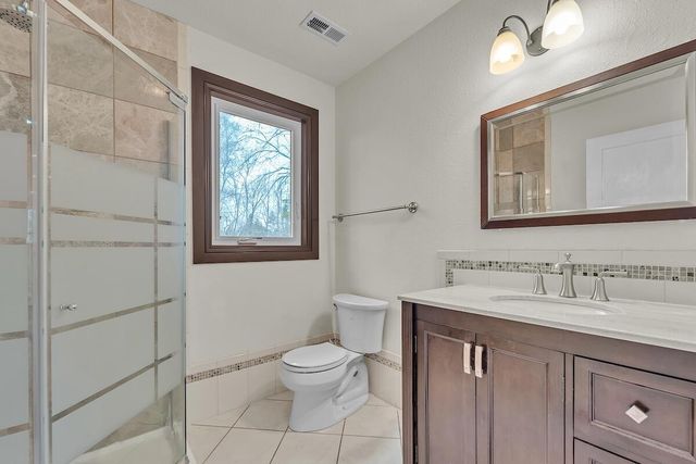 8408 N Lake DRIVE, Fox Point, WI 53217