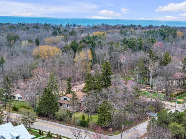 8408 N Lake DRIVE, Fox Point, WI 53217