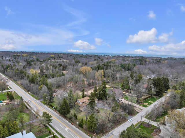 8408 N Lake DRIVE, Fox Point, WI 53217