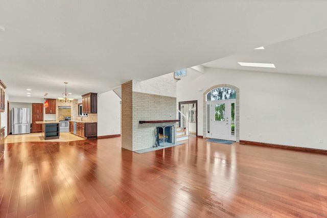 8408 N Lake DRIVE, Fox Point, WI 53217