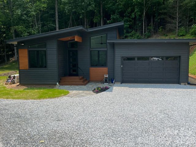 95 W Round Top Road, Bryson City, NC 28713