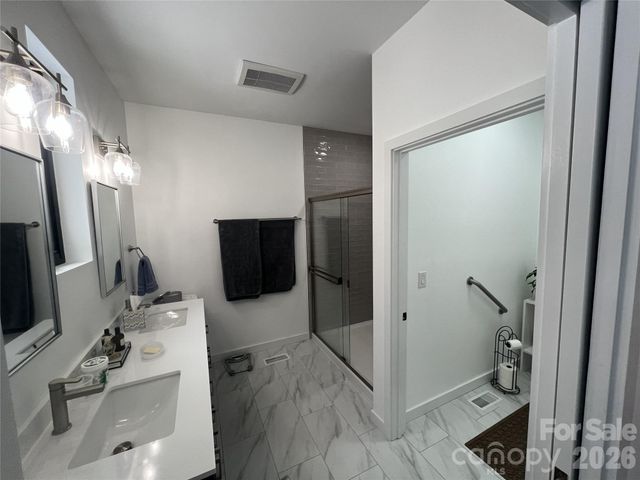 95 W Round Top Road, Bryson City, NC 28713