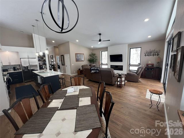 95 W Round Top Road, Bryson City, NC 28713