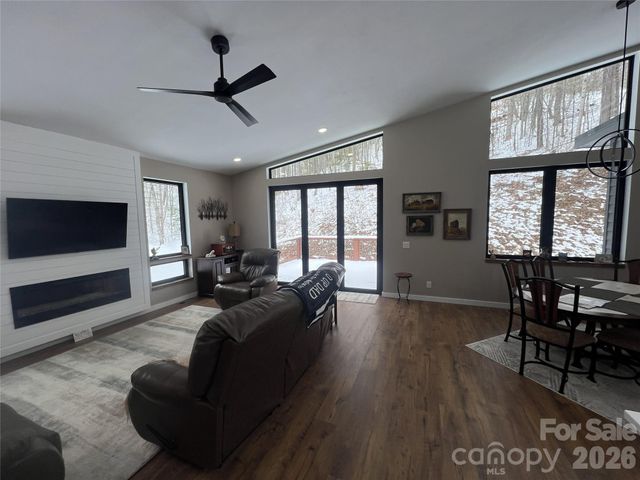 95 W Round Top Road, Bryson City, NC 28713