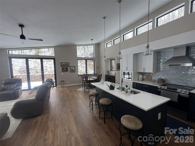 95 W Round Top Road, Bryson City, NC 28713