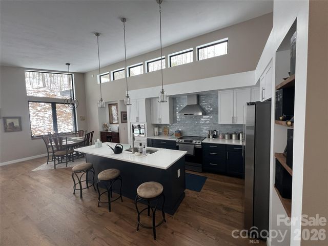 95 W Round Top Road, Bryson City, NC 28713