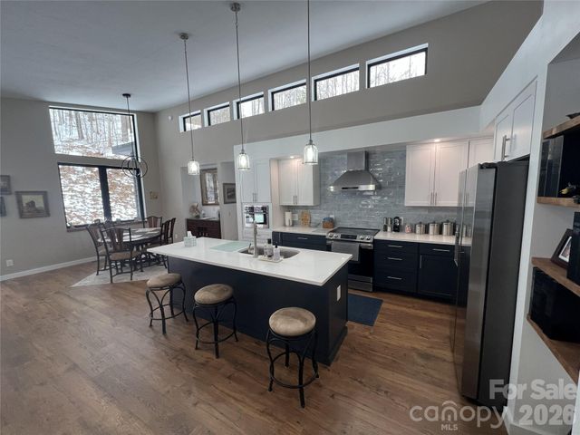 95 W Round Top Road, Bryson City, NC 28713