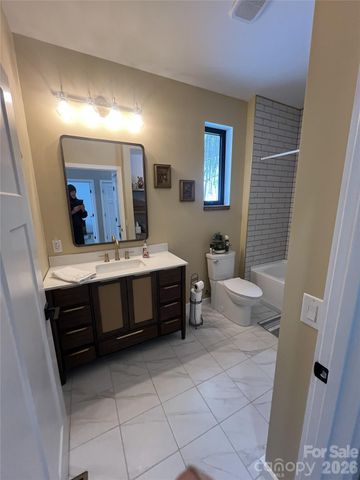 95 W Round Top Road, Bryson City, NC 28713