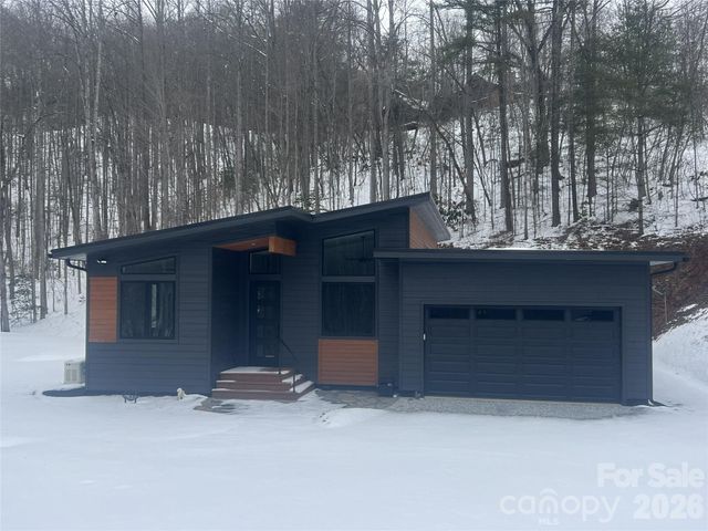 95 W Round Top Road, Bryson City, NC 28713