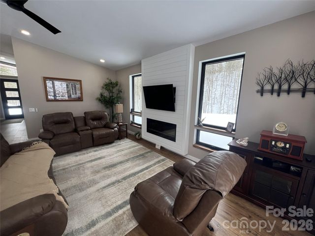 95 W Round Top Road, Bryson City, NC 28713