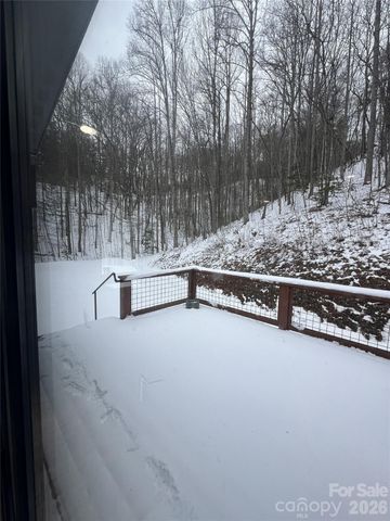 95 W Round Top Road, Bryson City, NC 28713