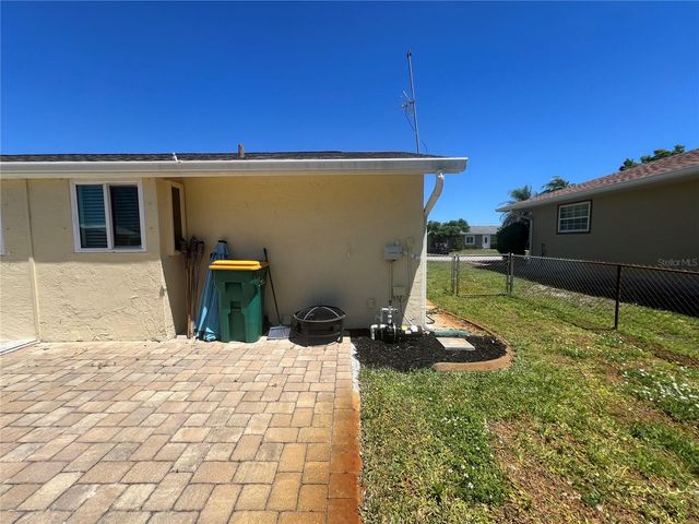 650 HARTFORD DRIVE NW, Port Charlotte, FL 33952