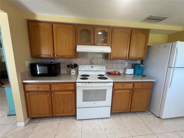 650 HARTFORD DRIVE NW, Port Charlotte, FL 33952