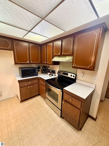53598 Franklin Drive, Shelby Township, MI 48316