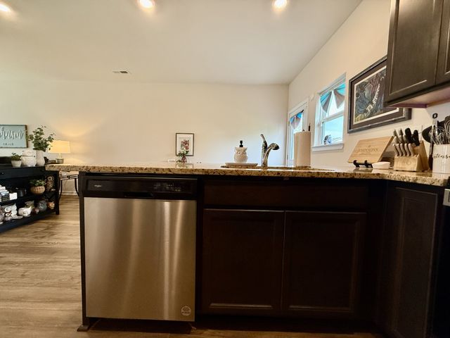 8074 Logan Dr, La Vergne, TN 37086