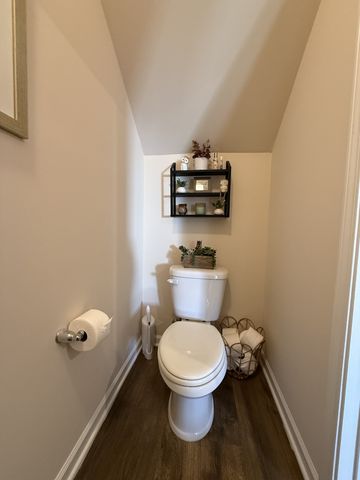 8074 Logan Dr, La Vergne, TN 37086