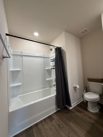 8074 Logan Dr, La Vergne, TN 37086