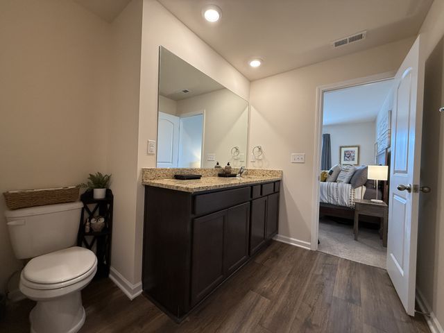 8074 Logan Dr, La Vergne, TN 37086