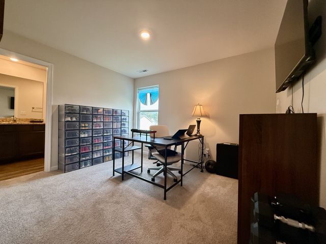 8074 Logan Dr, La Vergne, TN 37086