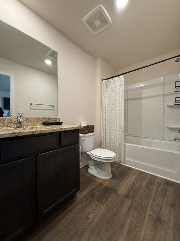 8074 Logan Dr, La Vergne, TN 37086