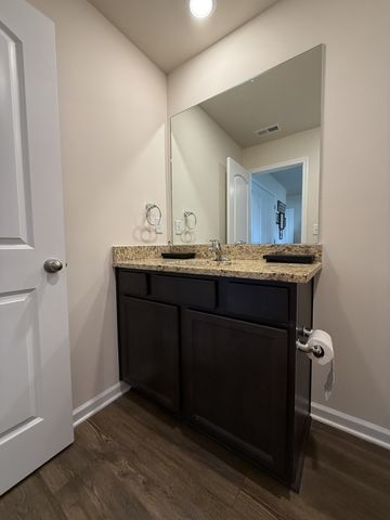 8074 Logan Dr, La Vergne, TN 37086