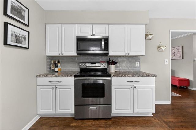 7030 Barkley Street, Overland Park, KS 66204