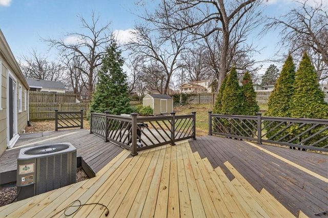 7030 Barkley Street, Overland Park, KS 66204