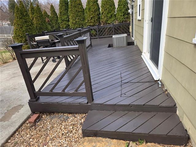 7030 Barkley Street, Overland Park, KS 66204