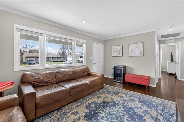 7030 Barkley Street, Overland Park, KS 66204