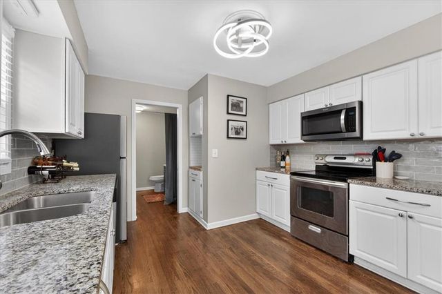 7030 Barkley Street, Overland Park, KS 66204