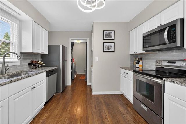 7030 Barkley Street, Overland Park, KS 66204