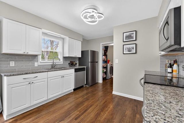 7030 Barkley Street, Overland Park, KS 66204