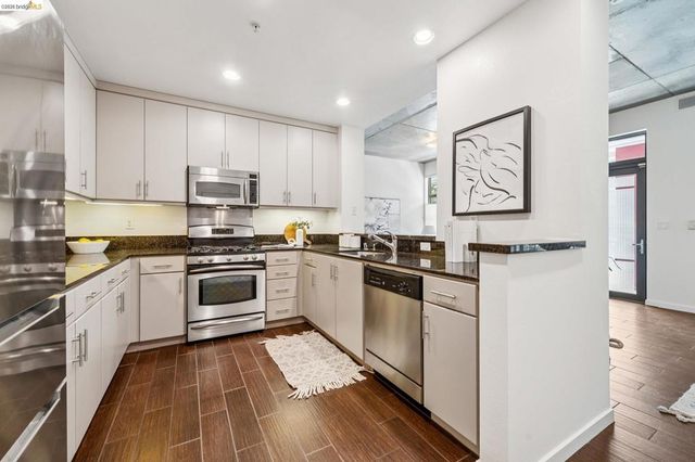 288 3rd St 104, Oakland, CA 94607