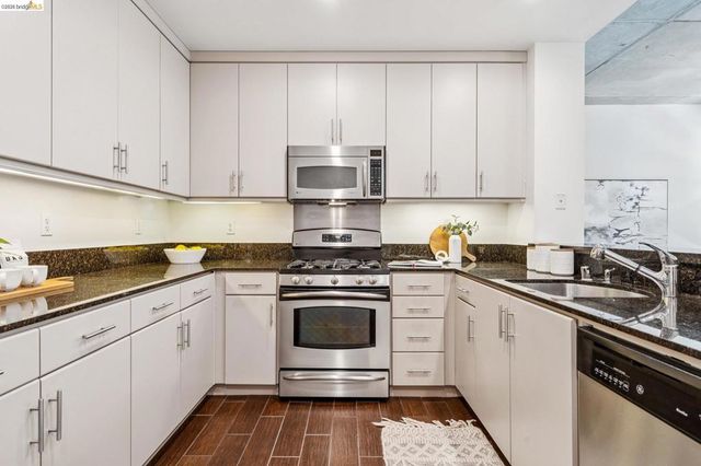288 3rd St 104, Oakland, CA 94607