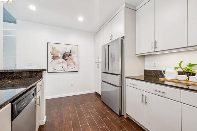 288 3rd St 104, Oakland, CA 94607
