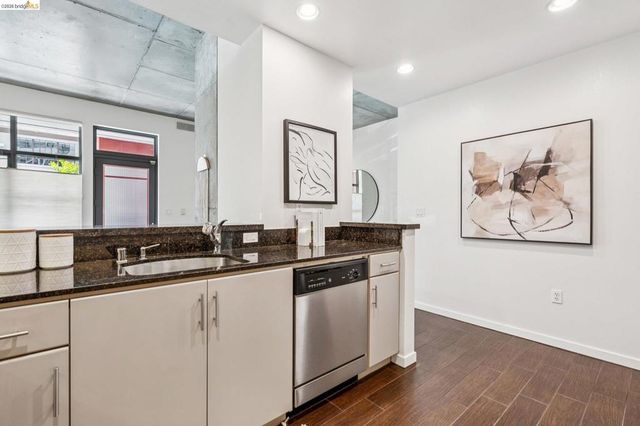 288 3rd St 104, Oakland, CA 94607